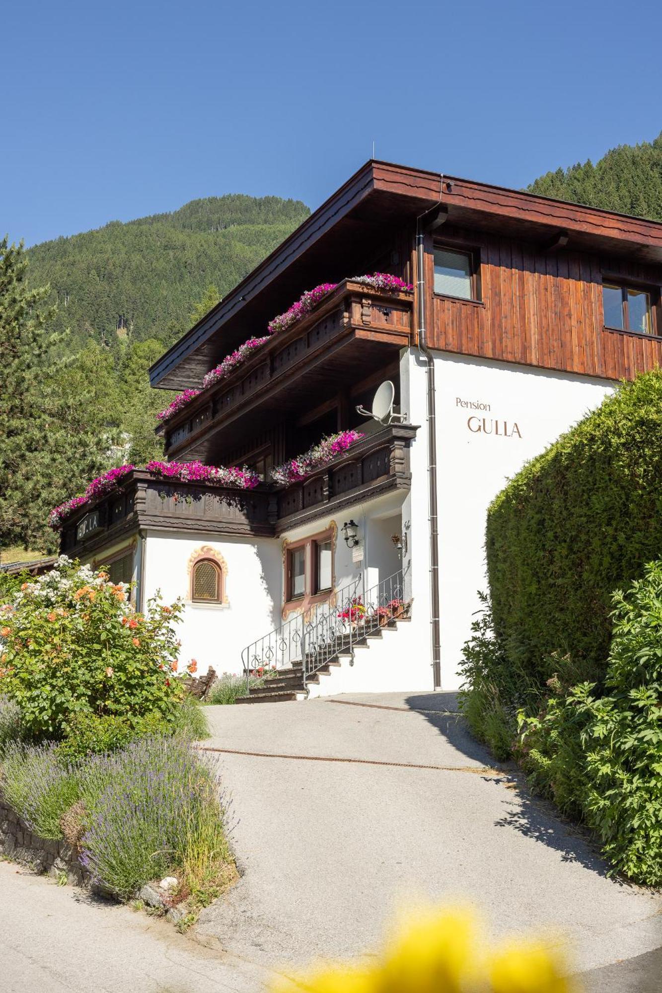 Pension Gulla - Ferienhaus Appartements B&B Neustift im Stubaital Ngoại thất bức ảnh