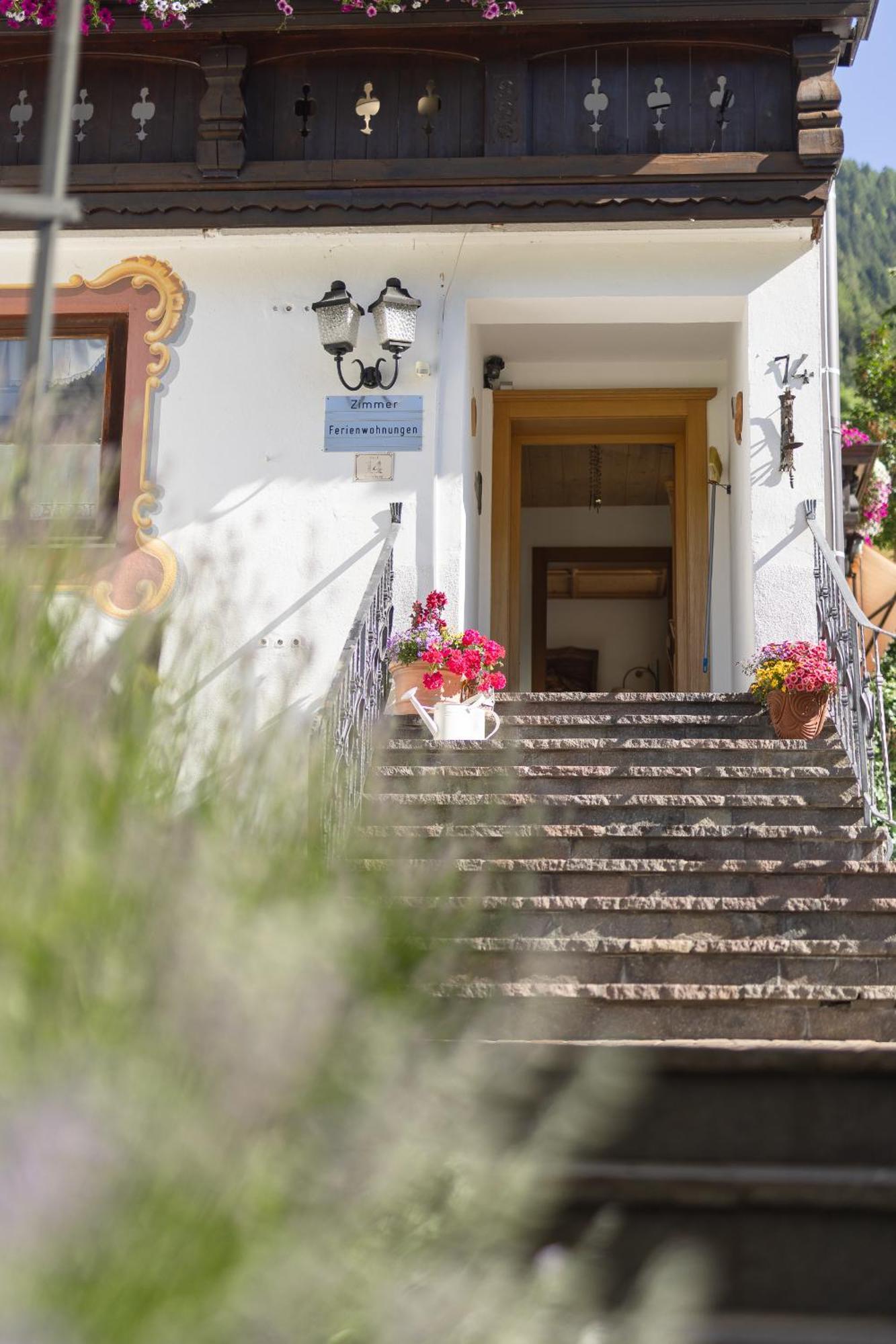 Pension Gulla - Ferienhaus Appartements B&B Neustift im Stubaital Ngoại thất bức ảnh