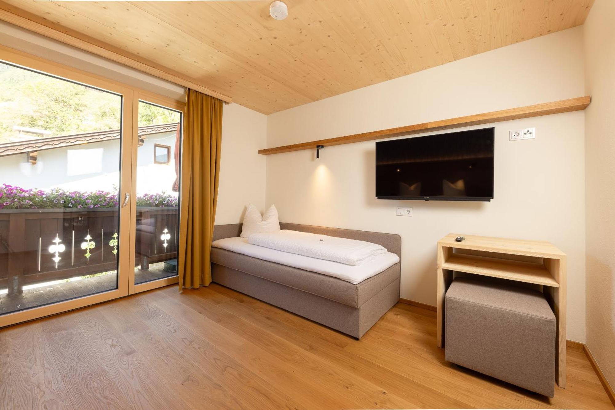 Pension Gulla - Ferienhaus Appartements B&B Neustift im Stubaital Ngoại thất bức ảnh